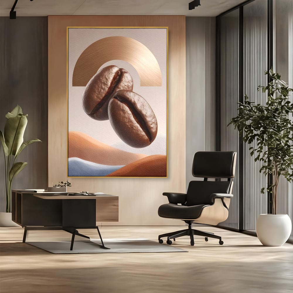 Tablou canvas cu tablou canvas cu boabe de cafea, in rama de aluminiu auriu, pe perete intr-un birou